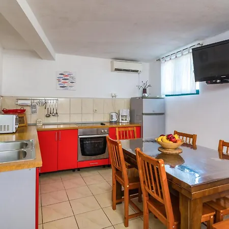 Apartment 3 Bedroom Beautiful In Mirca *