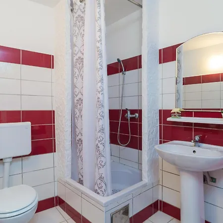 3 Bedroom Beautiful In Mirca Apartamento *